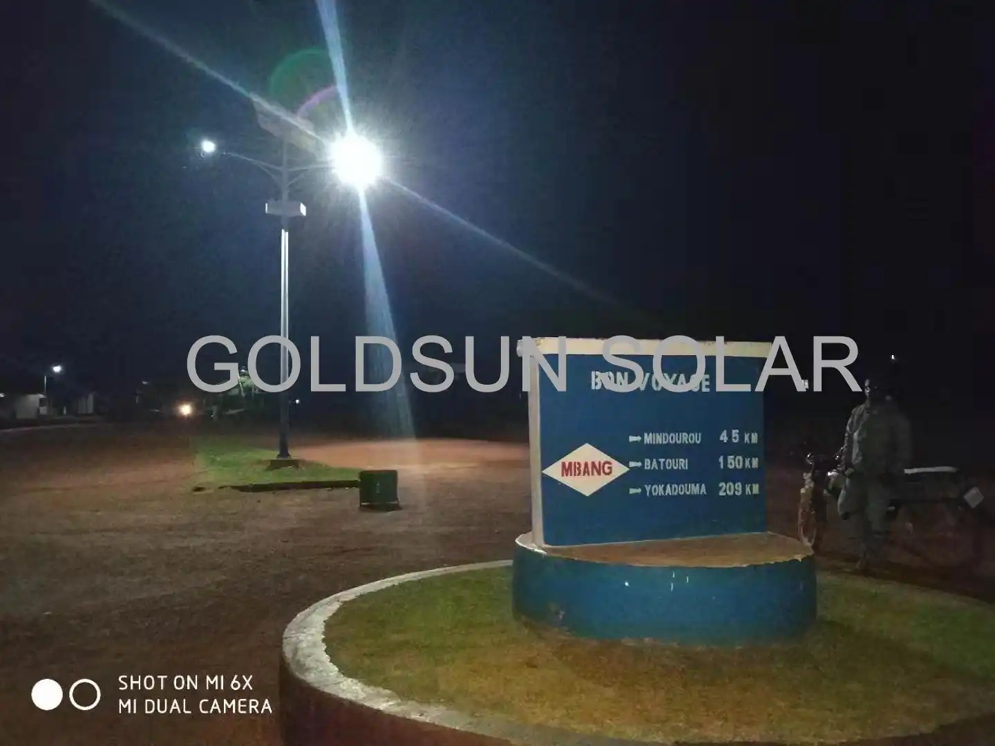 How to charge solar street lights without sunlight?